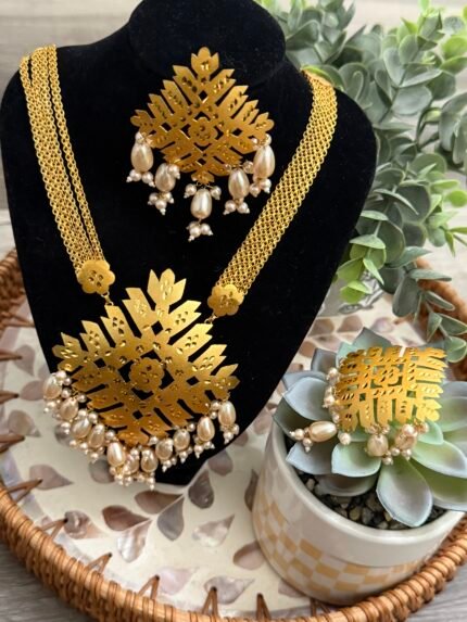 Golden Katai Jewelry Set